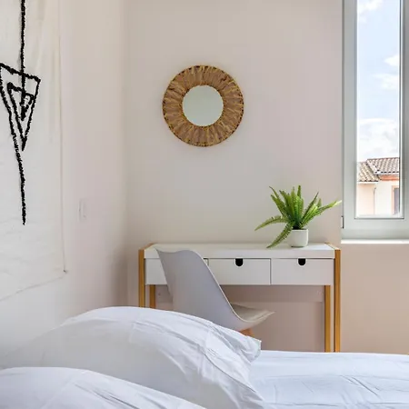 Daire Abeille - 2 Et 1 Canape-lit, 1er Etage, Parking Castelsarrasin