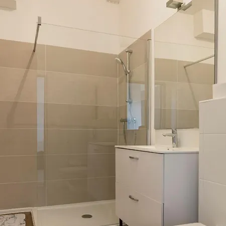Abeille - 2 Et 1 Canape-lit, 1er Etage, Parking דירה *