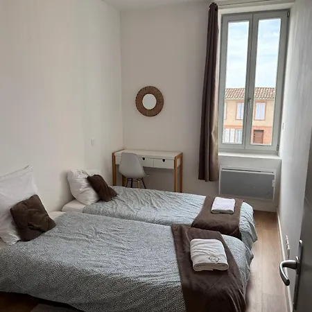 Abeille - 2 Et 1 Canapé-lit, 1er étage, Parking Castelsarrasin