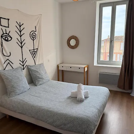 Abeille - 2 Et 1 Canape-lit, 1er Etage, Parking דירה